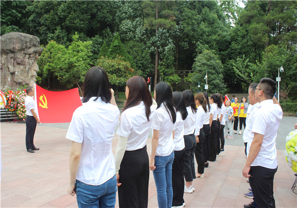 共筑百年梦、转型创未来 ——z6尊龙凯时八建开展庆祝建党100周年党员活动