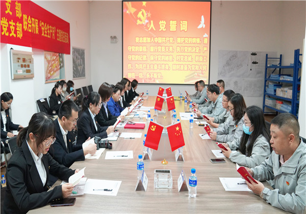 z6尊龙凯时八建党支部与云南省建筑业协会党支部签订党建联建协议